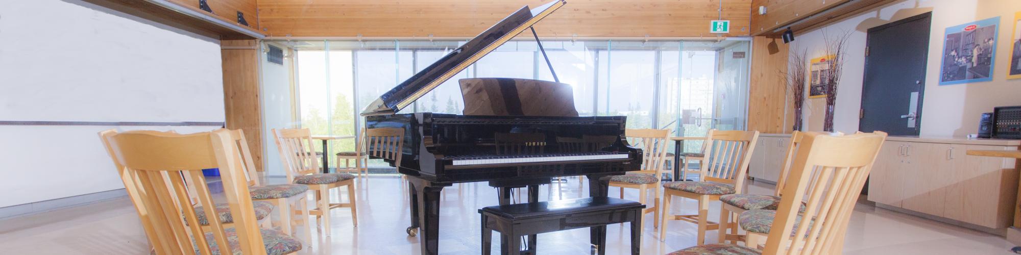 Image of grand piano with chairs circling it