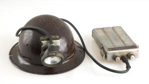 Hard hat, lamp and battery pack