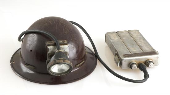 Hard hat, lamp and battery pack